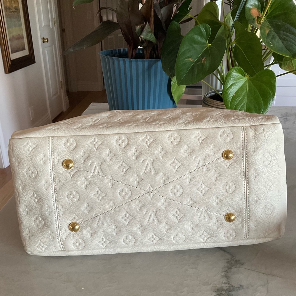 SOLD Amazing Louis Vuitton Artsy MM Cream - Picture 5 of 16